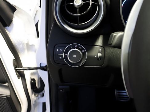 New 2025 Alfa Romeo Giulia AWD image 40