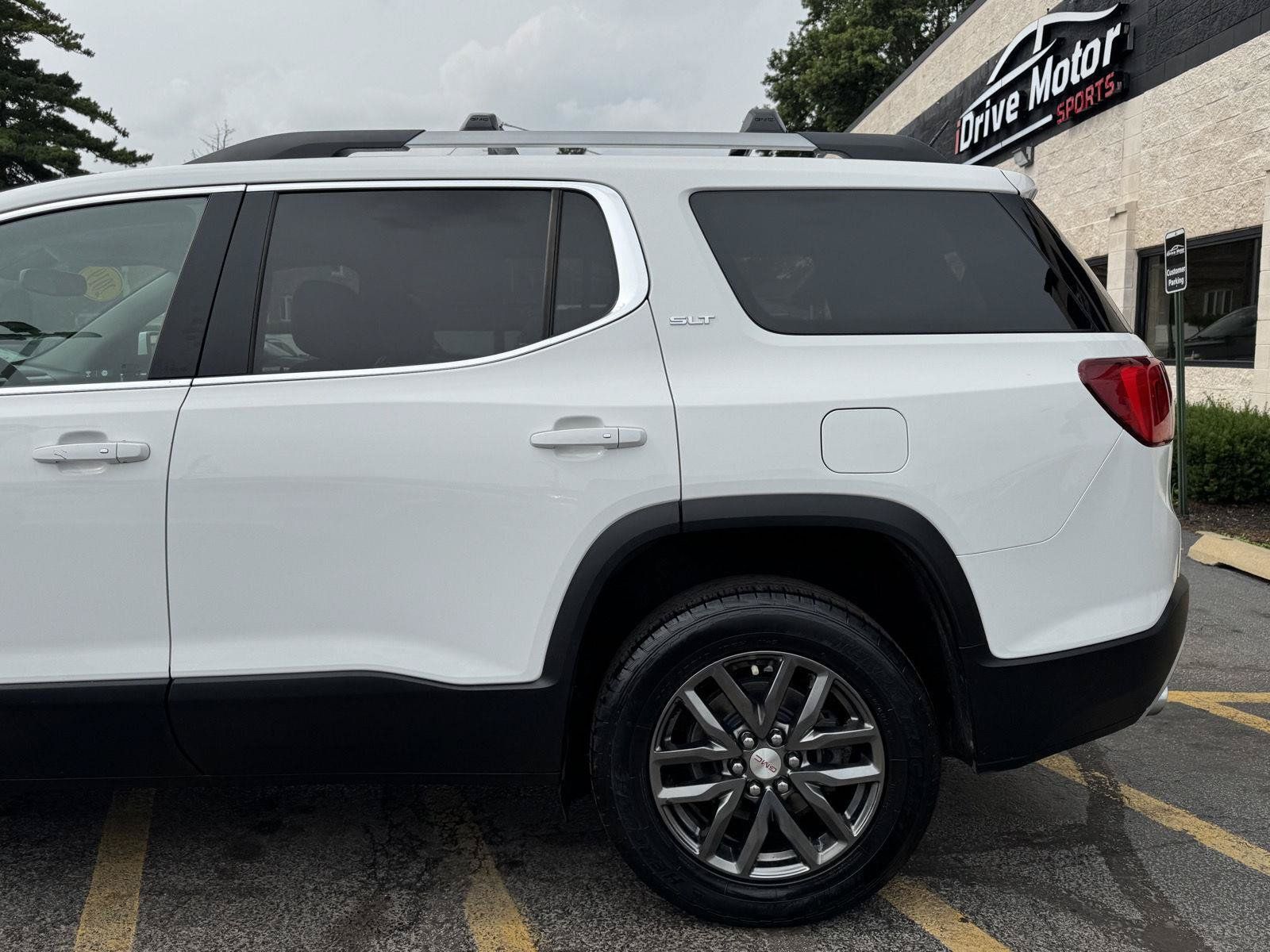 Used 2019 GMC Acadia SLT FWD image 2