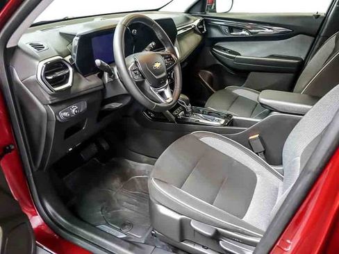 Certified 2024 Chevrolet TrailBlazer LT w/ LT Cold Weather Package FWD image 13