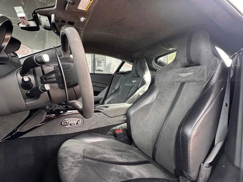 Used 2022 Aston Martin V8 Vantage Coupe image 9