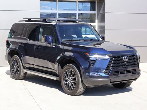 Used 2024 Lexus GX 550 w/ Accessory Package (31) AWD/4WD image 3