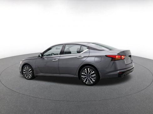 Used 2025 Nissan Altima 2.5 SV FWD image 7