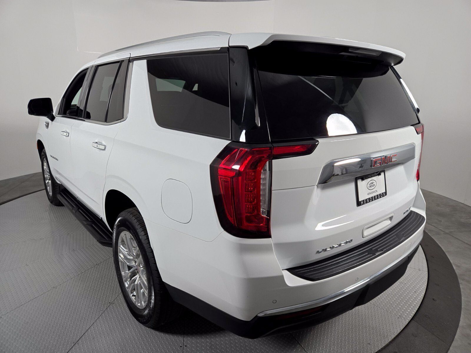 Used 2023 GMC Yukon SLT w/ SLT Luxury Package AWD/4WD image 18