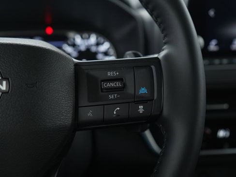 Used 2025 Nissan Rogue SV w/ SV Premium Package image 28