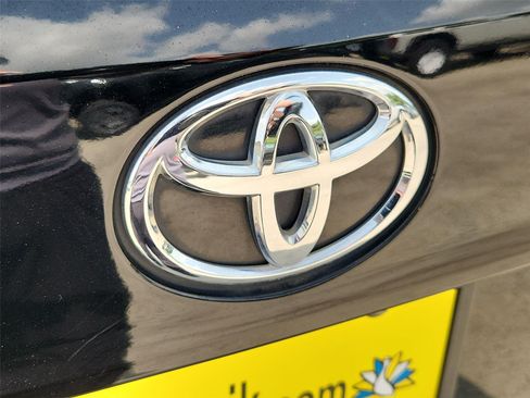 Used 2022 Toyota Highlander L FWD image 29