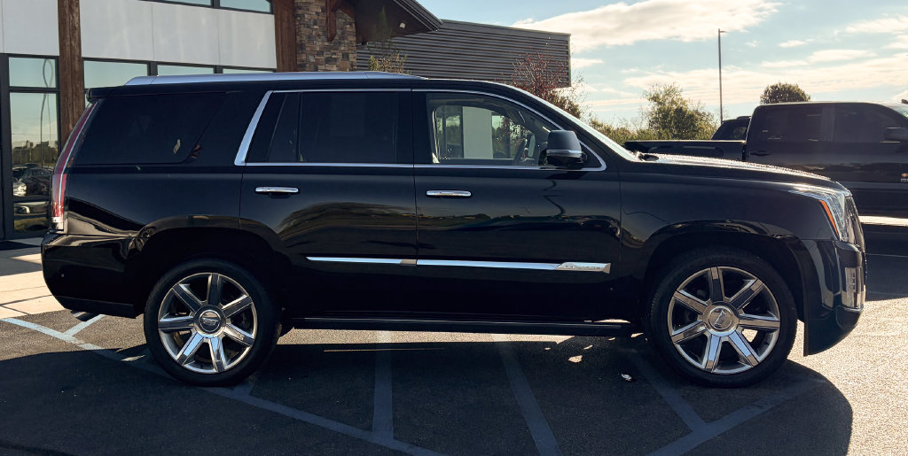 Used 2017 Cadillac Escalade Premium Luxury AWD/4WD image 31