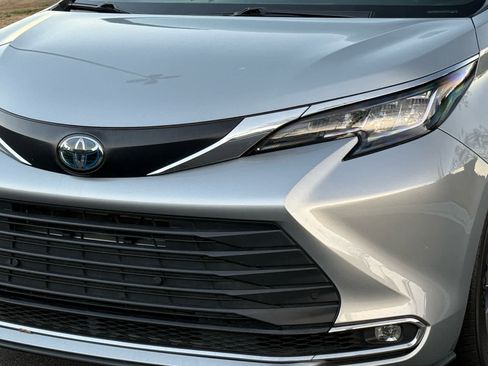 Used 2023 Toyota Sienna XLE image 10