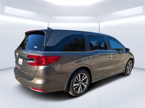 Certified 2022 Honda Odyssey Touring image 4