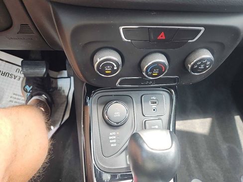 Used 2018 Jeep Compass Latitude AWD/4WD image 19