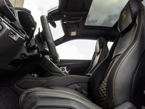 Used 2024 Lamborghini Urus S AWD/4WD image 22