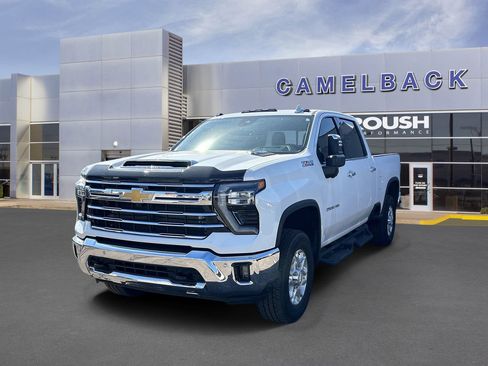 Used 2025 Chevrolet Silverado 2500 LTZ w/ LTZ Plus Package AWD/4WD image 14
