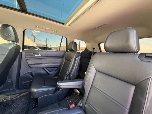Used 2023 Volkswagen Atlas SEL R-Line image 9