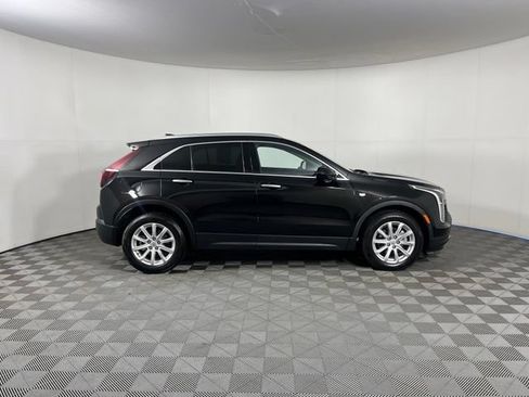 Used 2023 Cadillac XT4 Luxury w/ Cold Weather Package AWD/4WD image 8