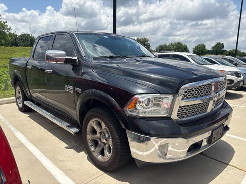 Used 2016 RAM 1500 Laramie w/ Convenience Group AWD/4WD image 3