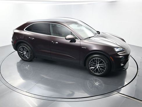 Used 2025 Porsche Macan 4 Electric image 42