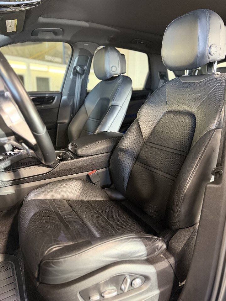 Used 2019 Porsche Cayenne S AWD/4WD image 7