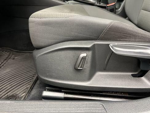 Used 2016 Volkswagen Golf S image 9