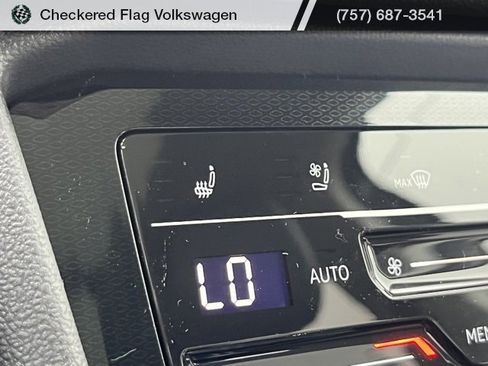 New 2025 Volkswagen Taos SEL image 8