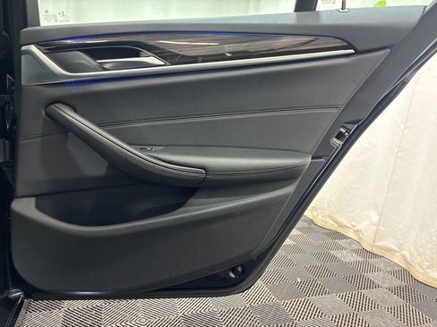 Used 2018 BMW 530e xDrive w/ Premium Package 2 AWD/4WD image 14