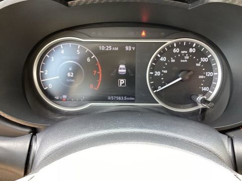 Used 2024 Nissan Versa SR FWD image 9