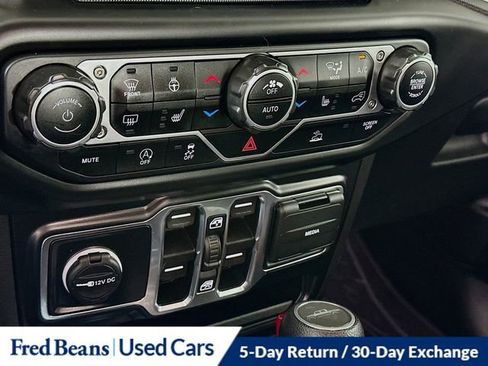 Certified 2022 Jeep Gladiator Willys image 18