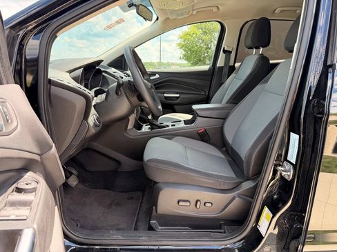 Used 2017 Ford Escape SE FWD image 2