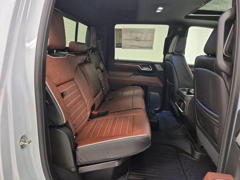 New 2026 GMC Sierra 2500 Denali Ultimate w/ LPO, Black Badging Package image 28