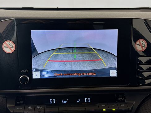 Used 2025 Toyota Camry SE image 15