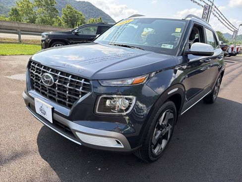 Used 2025 Hyundai Venue Limited FWD image 10