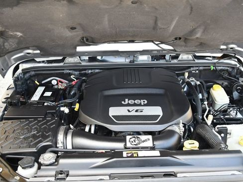 Used 2016 Jeep Wrangler Unlimited Rubicon w/ Connectivity Group AWD/4WD image 67