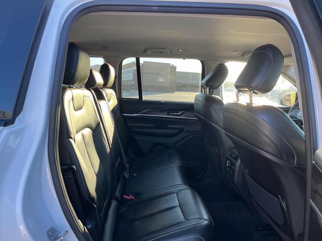 Used 2023 Jeep Grand Cherokee Limited w/ Luxury Tech Group II RWD image 18