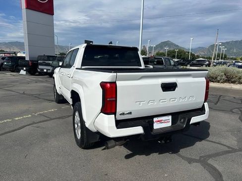 Used 2024 Toyota Tacoma SR5 AWD/4WD image 9