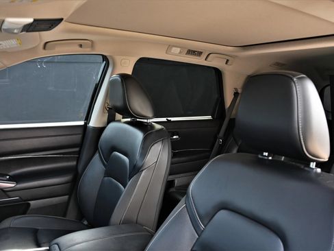 Used 2024 Nissan Pathfinder SL w/ SL Premium Package FWD image 11