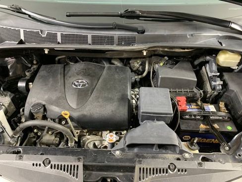 Used 2018 Toyota Sienna XLE FWD image 40