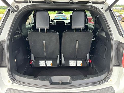 Used 2019 Ford Explorer XLT w/ Equipment Group 202A AWD/4WD image 22
