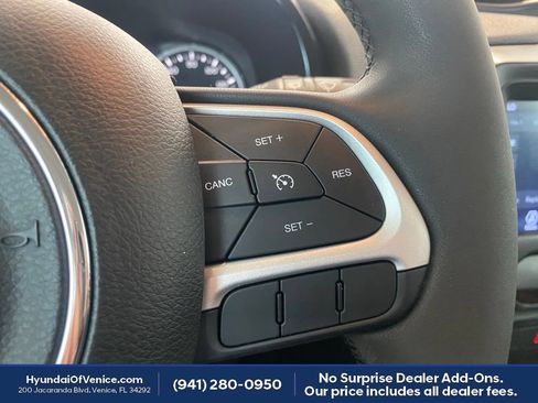Used 2021 Jeep Renegade Latitude FWD image 50