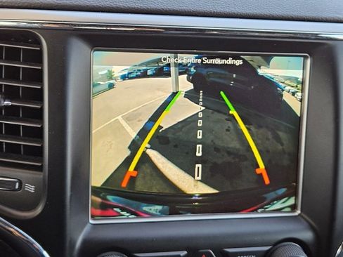 Used 2018 Jeep Grand Cherokee Altitude image 11