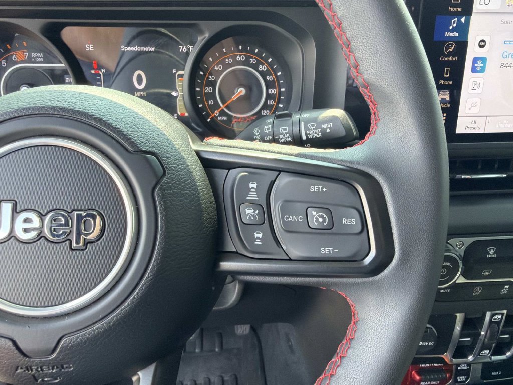 Used 2024 Jeep Wrangler Unlimited Rubicon AWD/4WD image 24