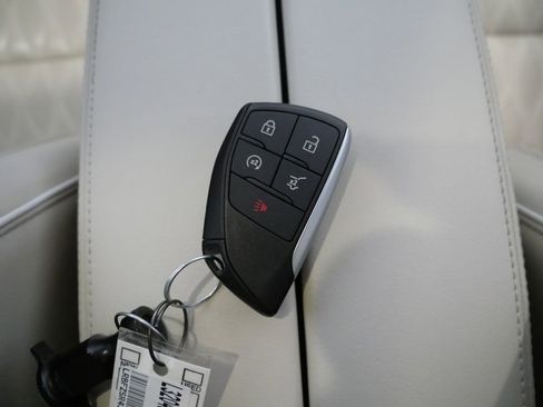 Used 2021 Buick Envision Avenir w/ Technology Package II AWD/4WD image 31