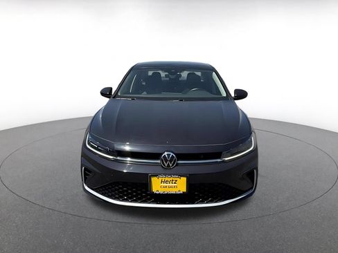 Used 2025 Volkswagen Jetta SE FWD image 4
