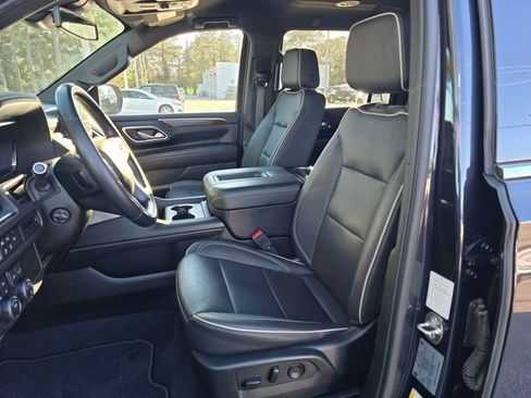 Used 2023 Chevrolet Suburban Premier image 9