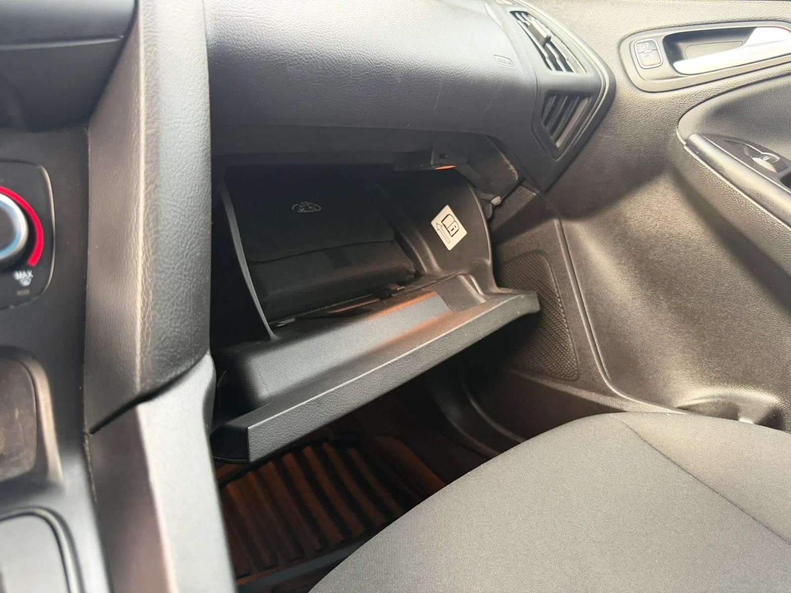 Used 2016 Ford Focus SE w/ Reverse Sensing Package FWD image 44