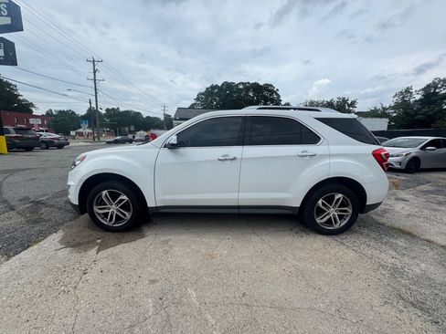 Used 2017 Chevrolet Equinox Premier w/ Enhanced Convenience Package AWD/4WD image 4