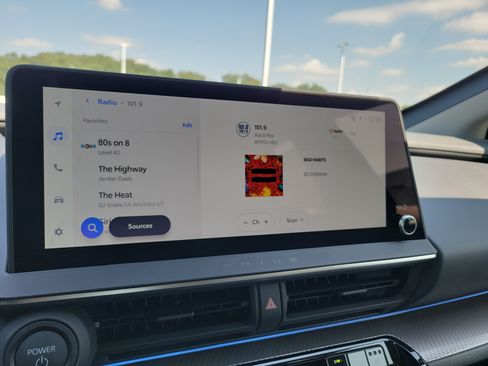 New 2027 Toyota Prius XLE FWD image 31
