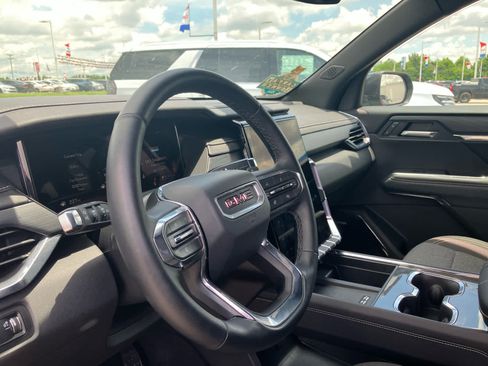 Used 2025 GMC Acadia Elevation FWD image 10