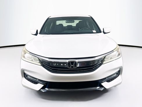 Used 2016 Honda Accord Sport image 2