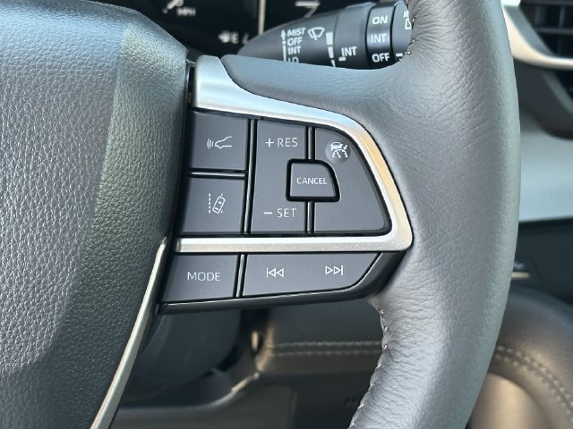 Used 2026 Toyota Sienna XLE FWD image 14