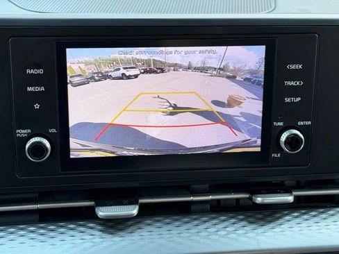 Used 2022 Kia Carnival LX image 26