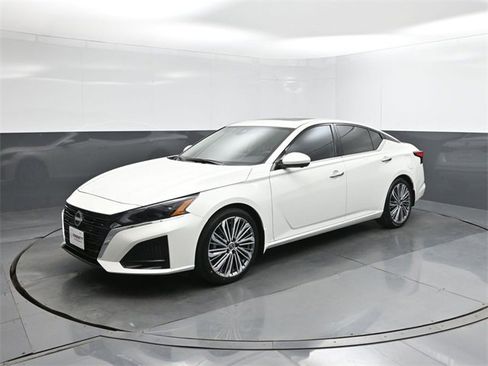 New 2025 Nissan Altima 2.5 SL image 1