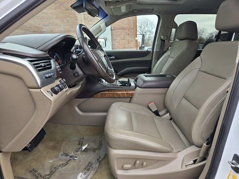 Used 2019 Chevrolet Suburban Premier image 12